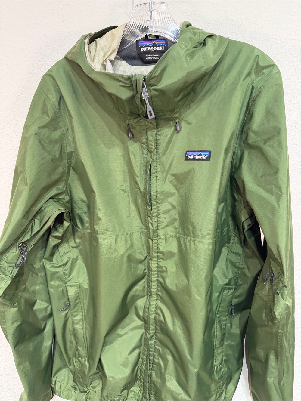 Patagonia Torrentshell Jacket Men's Medium Green Nylon Rainproof Outerwear - Picture 2 of 7